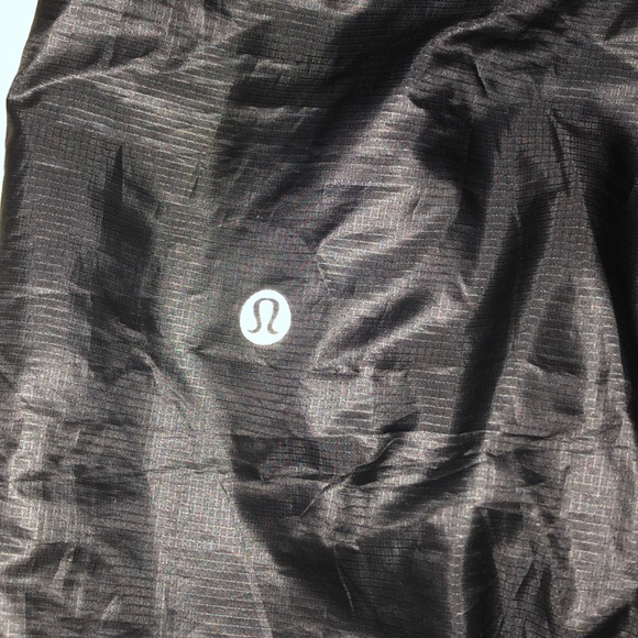 SOLD Lululemon Run With It Jacket in black! - Picture 8 of 8